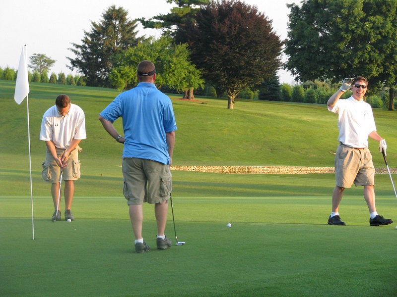 Organize A Golf Limousine Tour For Competitive Fun With Friends